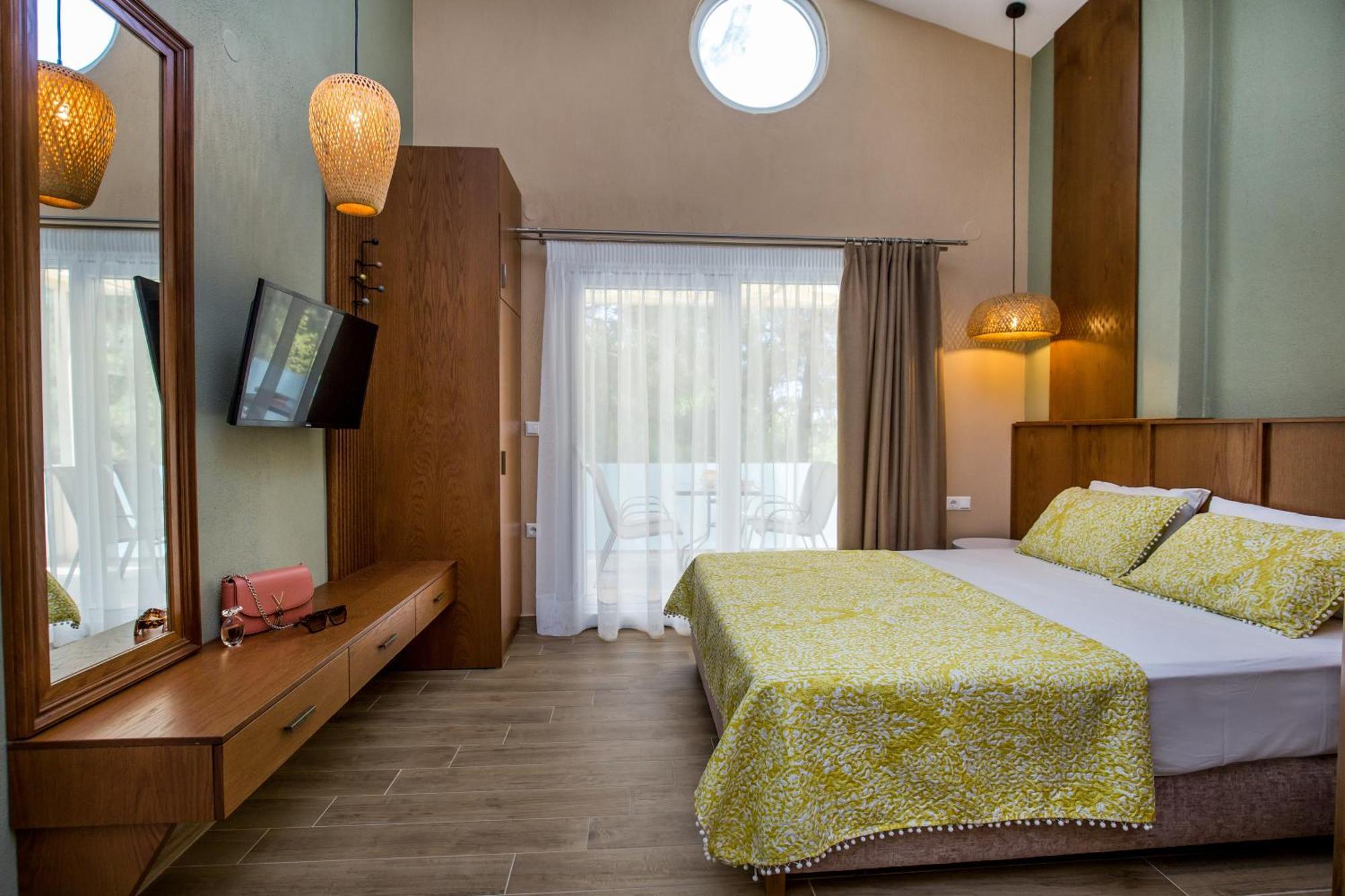 Venice Deluxe Studios Пефкари Экстерьер фото