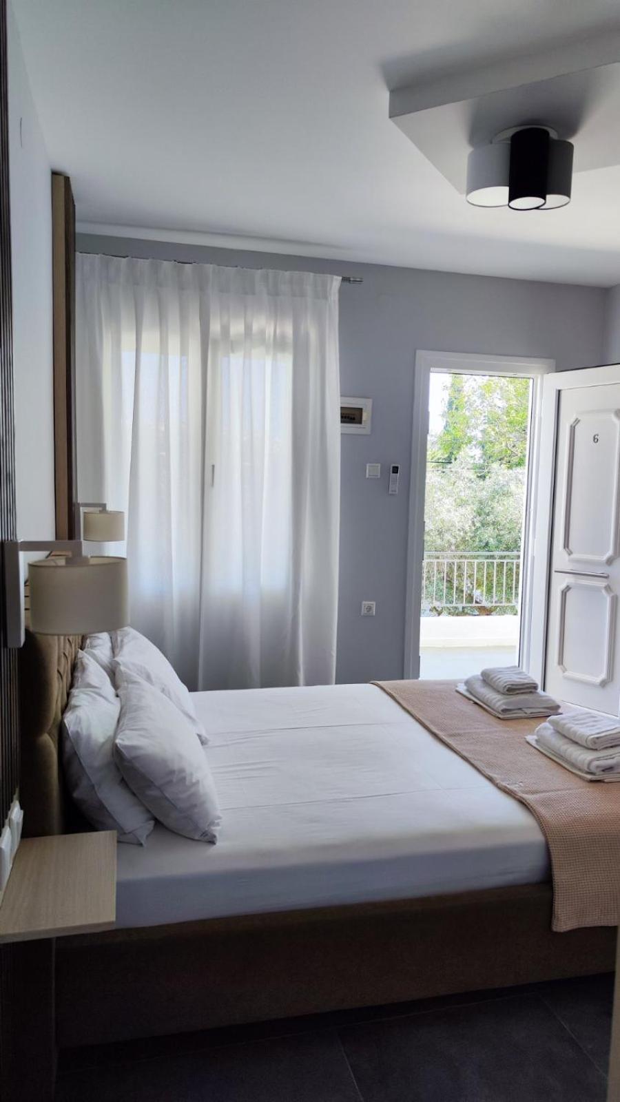 Venice Deluxe Studios Пефкари Экстерьер фото