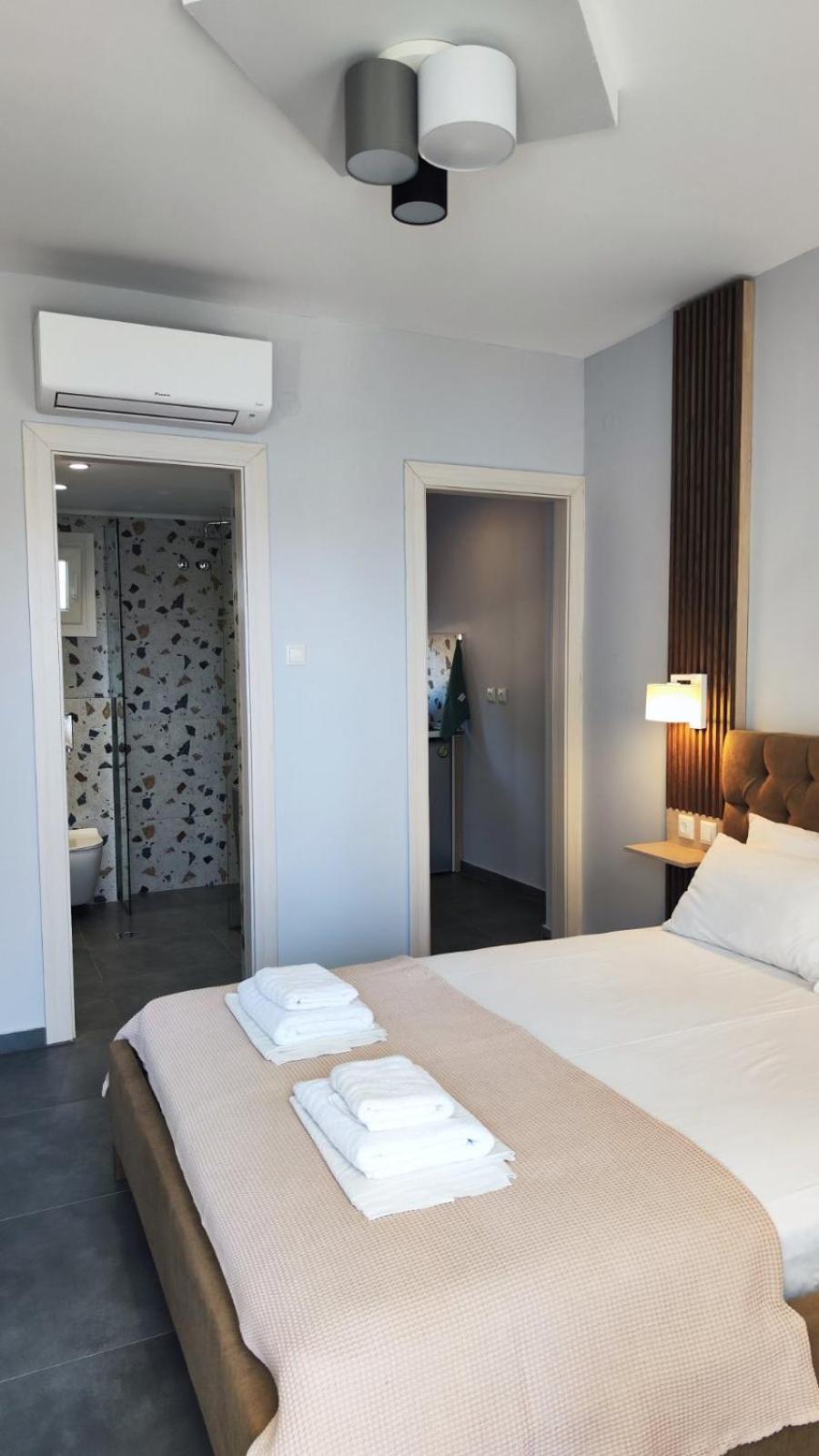 Venice Deluxe Studios Пефкари Экстерьер фото