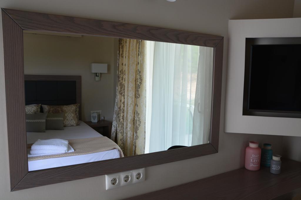 Venice Deluxe Studios Пефкари Экстерьер фото
