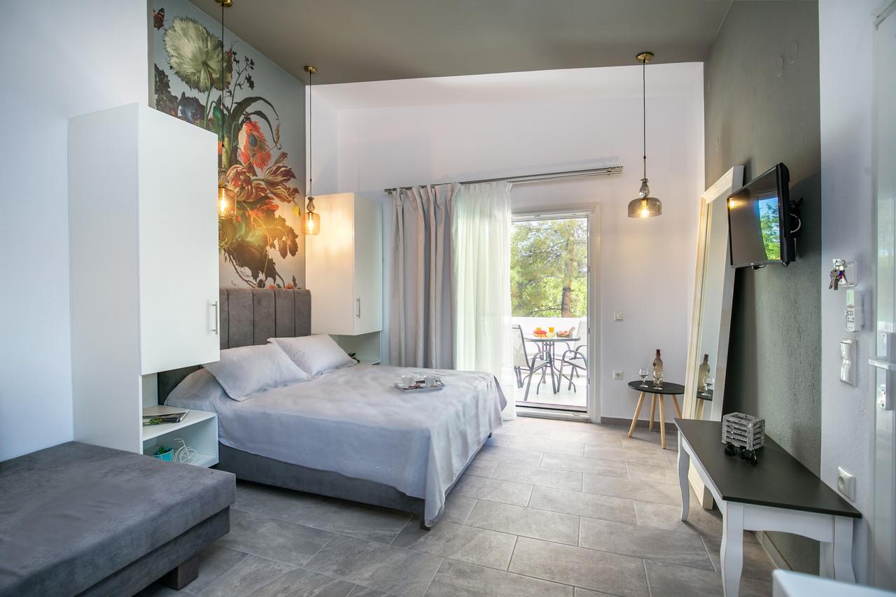 Venice Deluxe Studios Пефкари Экстерьер фото