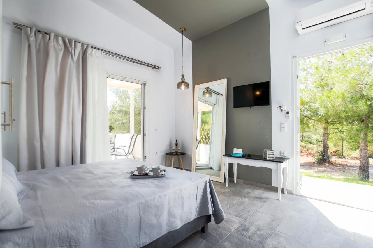 Venice Deluxe Studios Пефкари Экстерьер фото